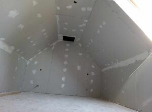 Isolation et placo sur une maison de Guimiliau