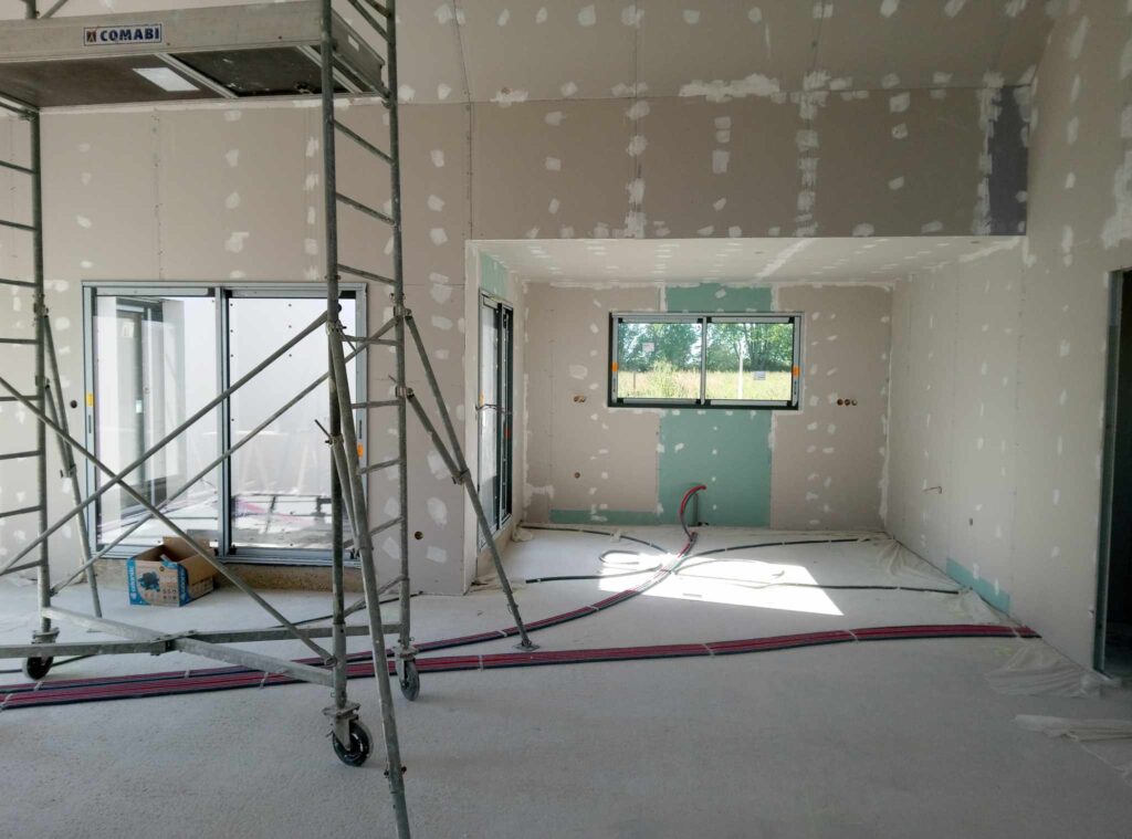 Isolation et placo sur une maison de Guimiliau